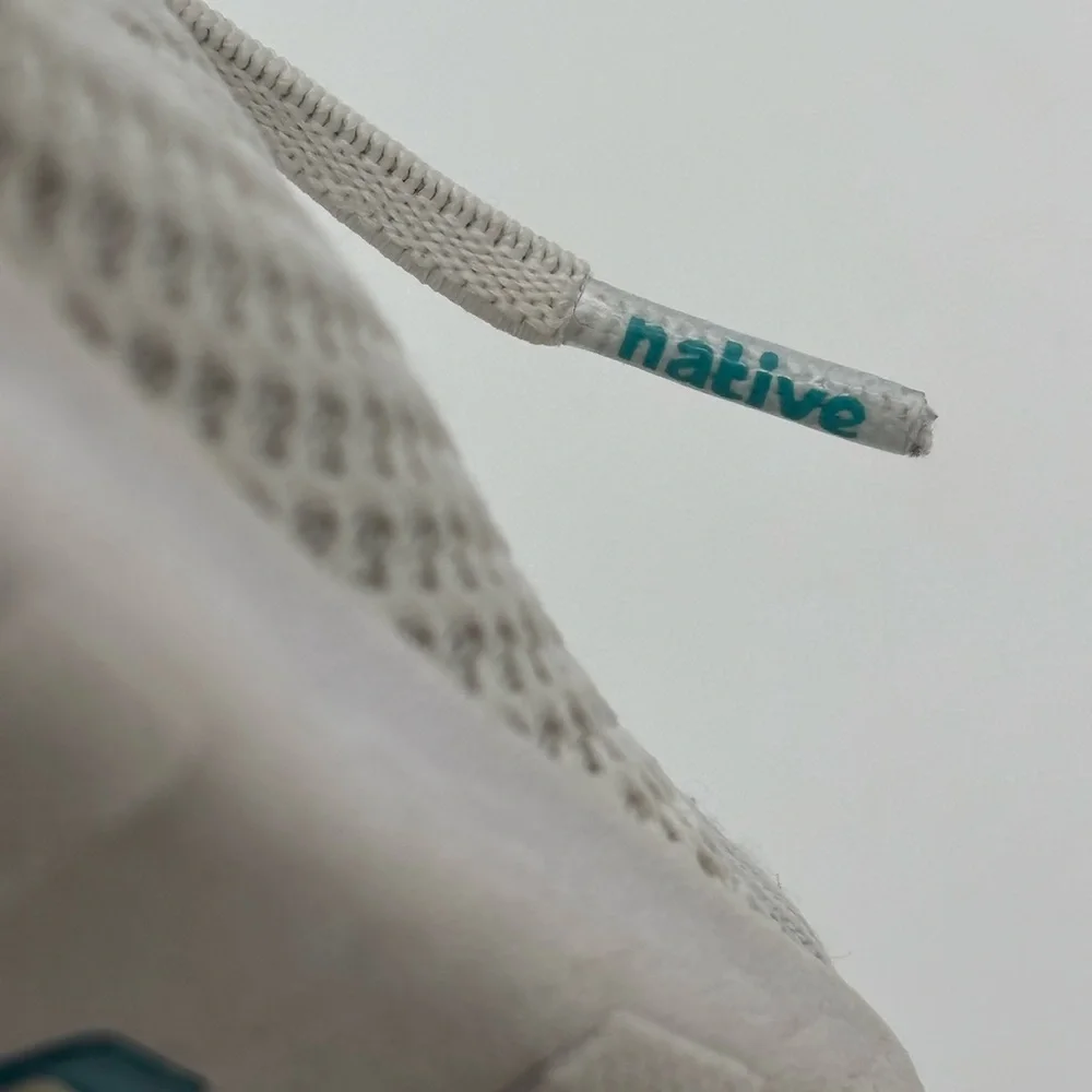 NATIVE Kids White Sneaker Shoe Mercury‎ LiteKnit Lace Up Stretch Girl Boy J1.5
